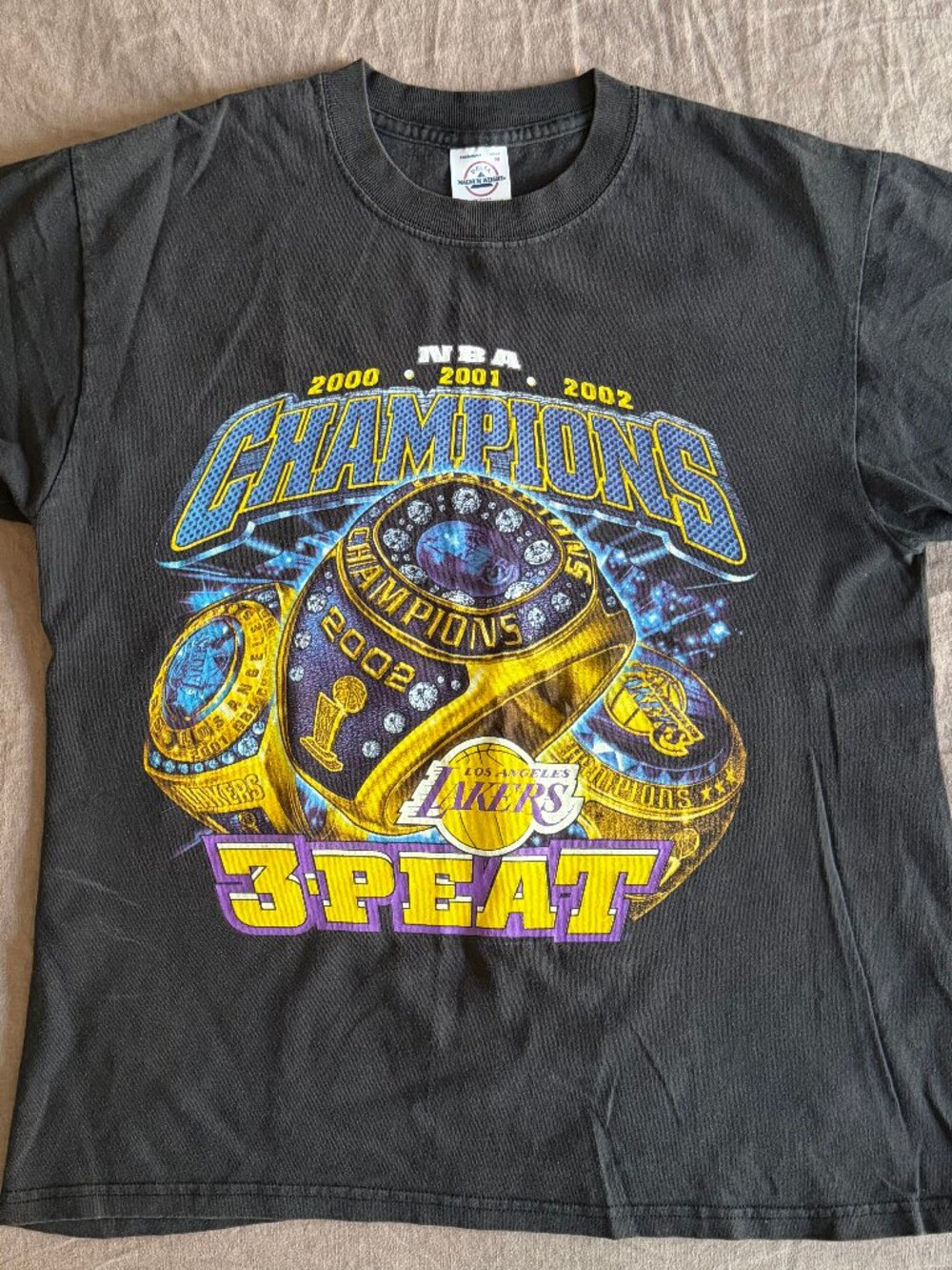 Los Angeles Lakers 3Peat Championship Shirt - Men's Medium - Vintage